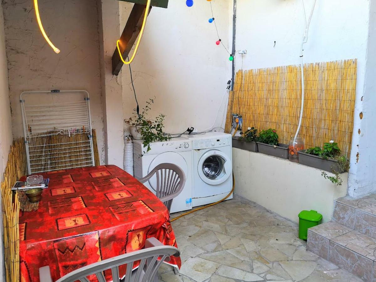 Mini Studio De 13 M2 Avec Terrasse 15 Mn Centre Nimes Hotell Exteriör bild